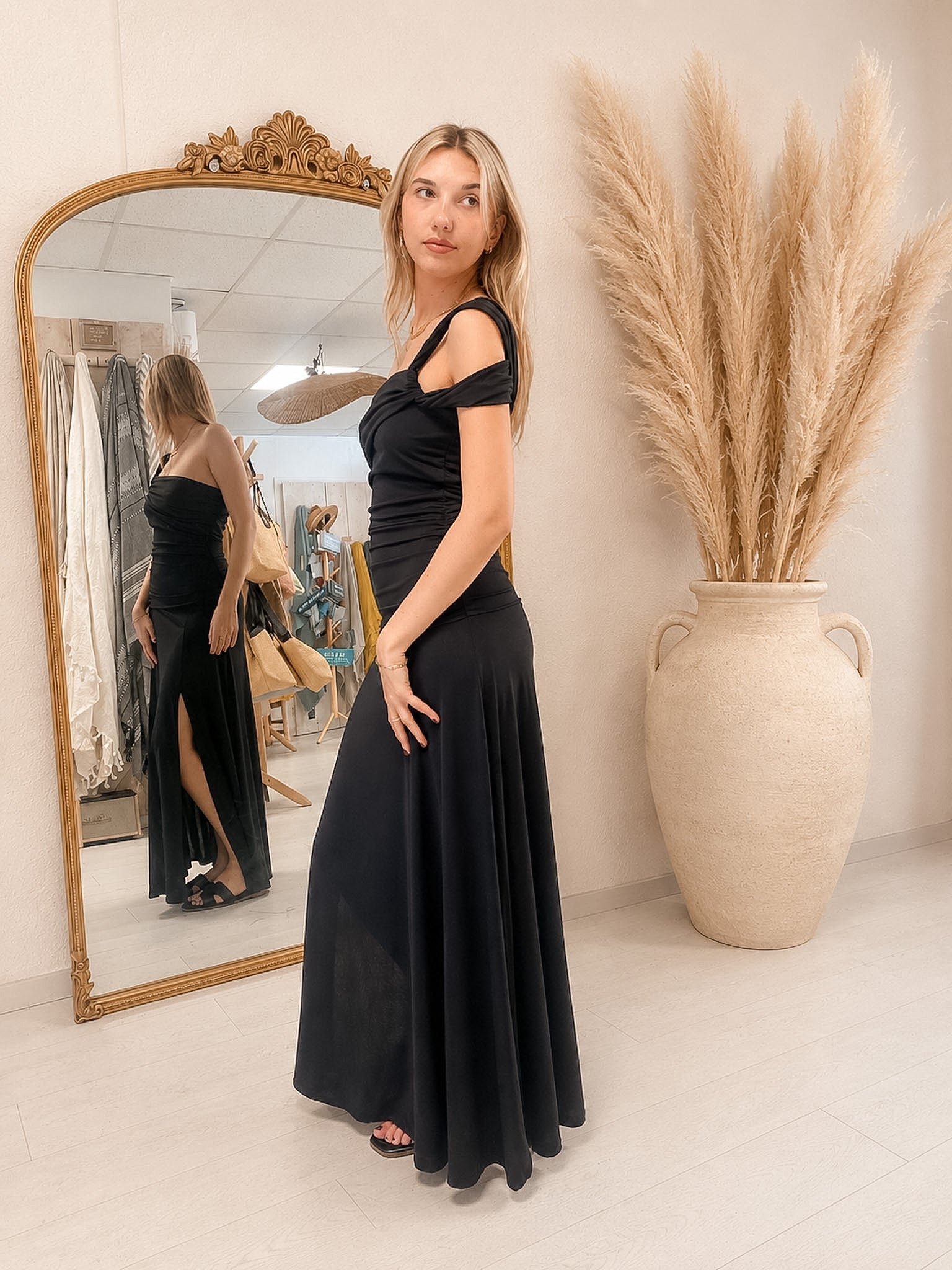 Robe longue asymétrique drapée – noire