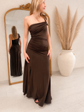 Robe longue asymétrique drapée – Chocolat