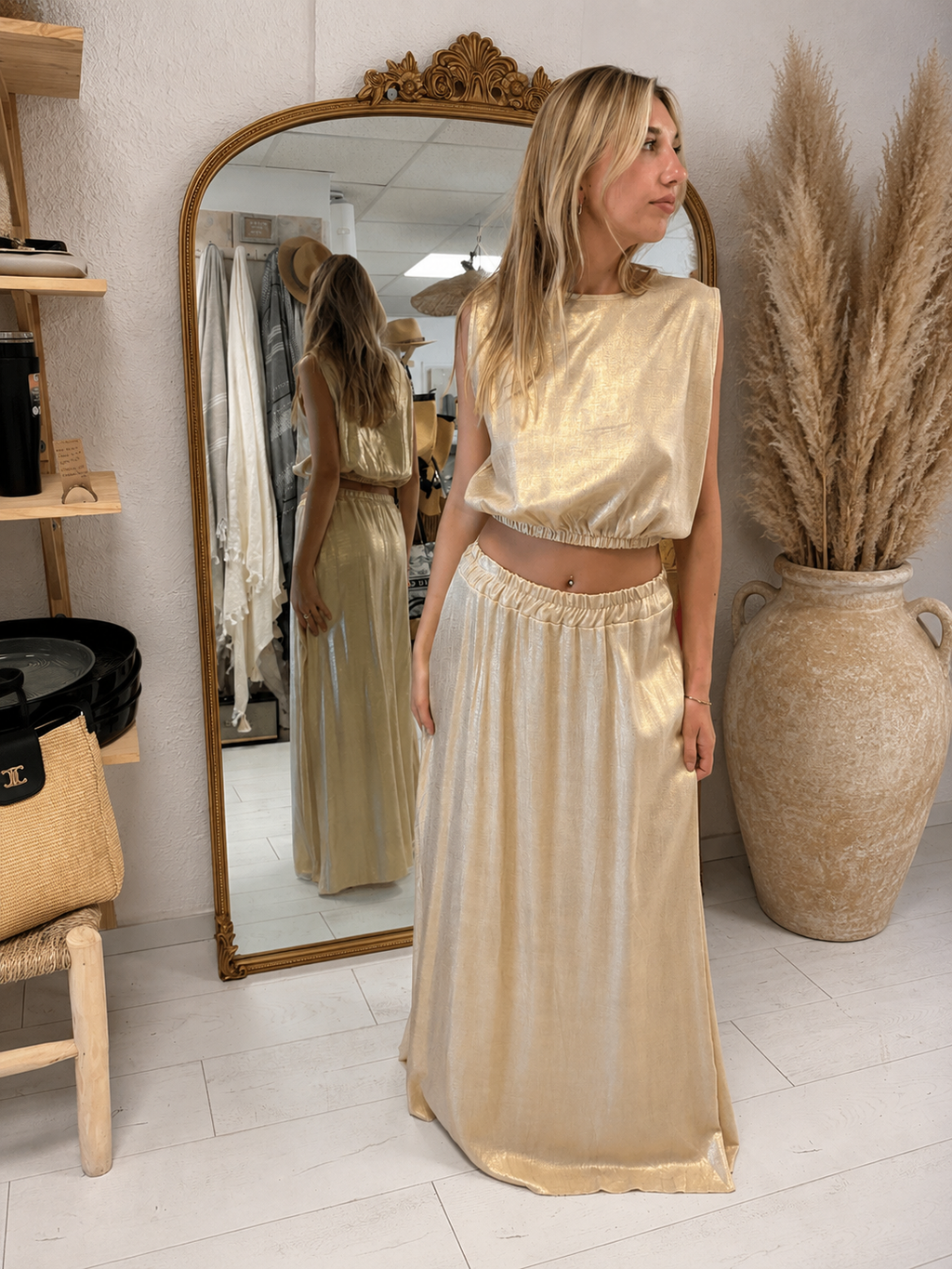 Ensemble Lamé Or – Élégance Lumineuse