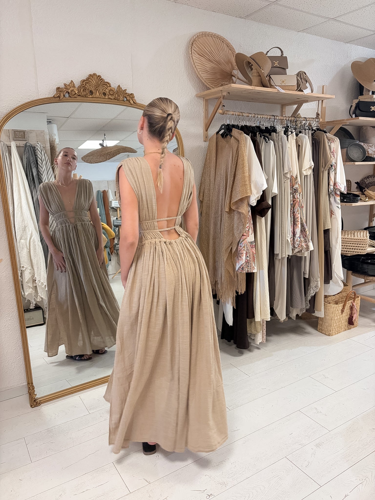 Robe longue dos nu en coton beige sable
