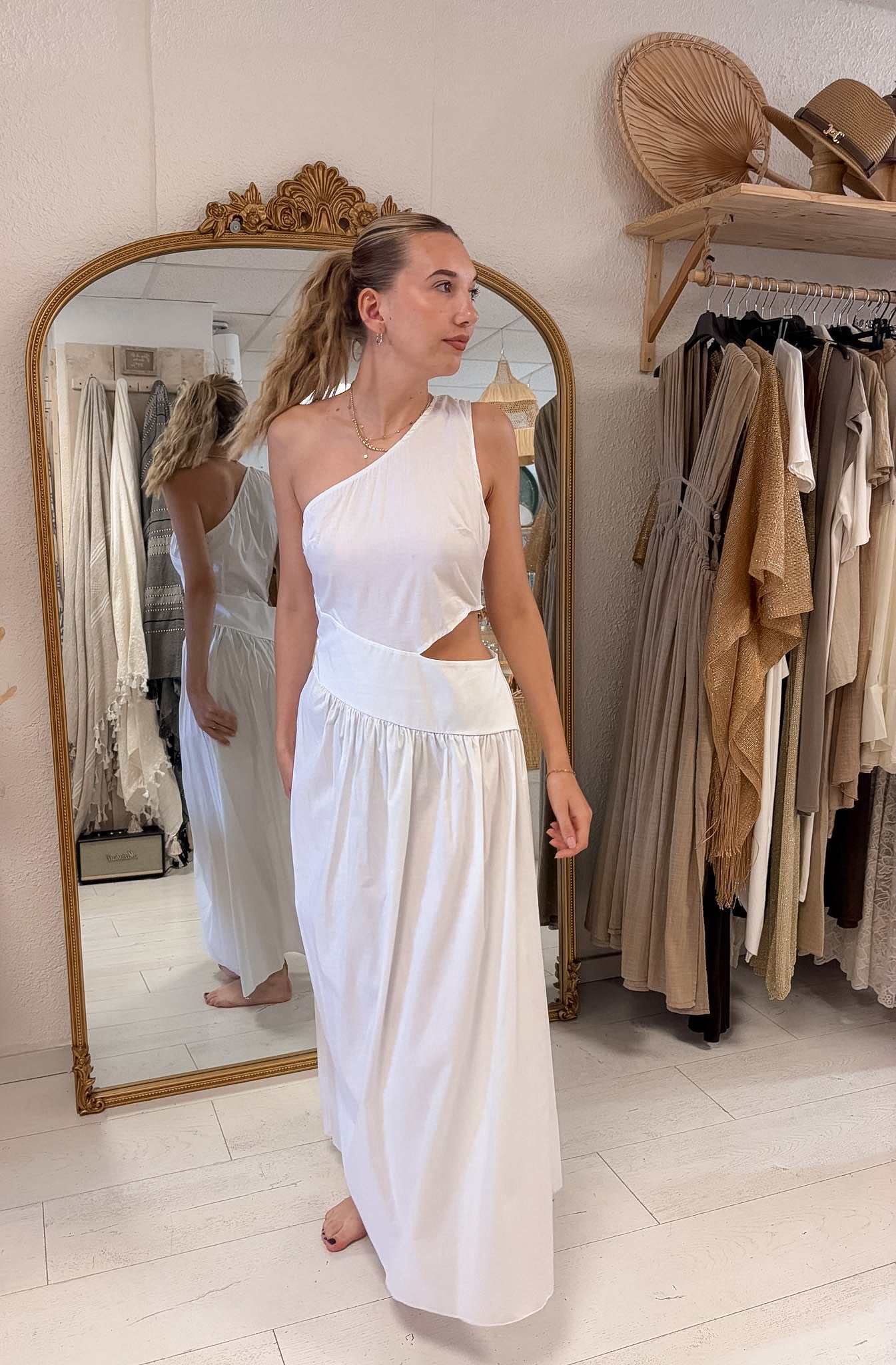Robe asymétrique blanche
