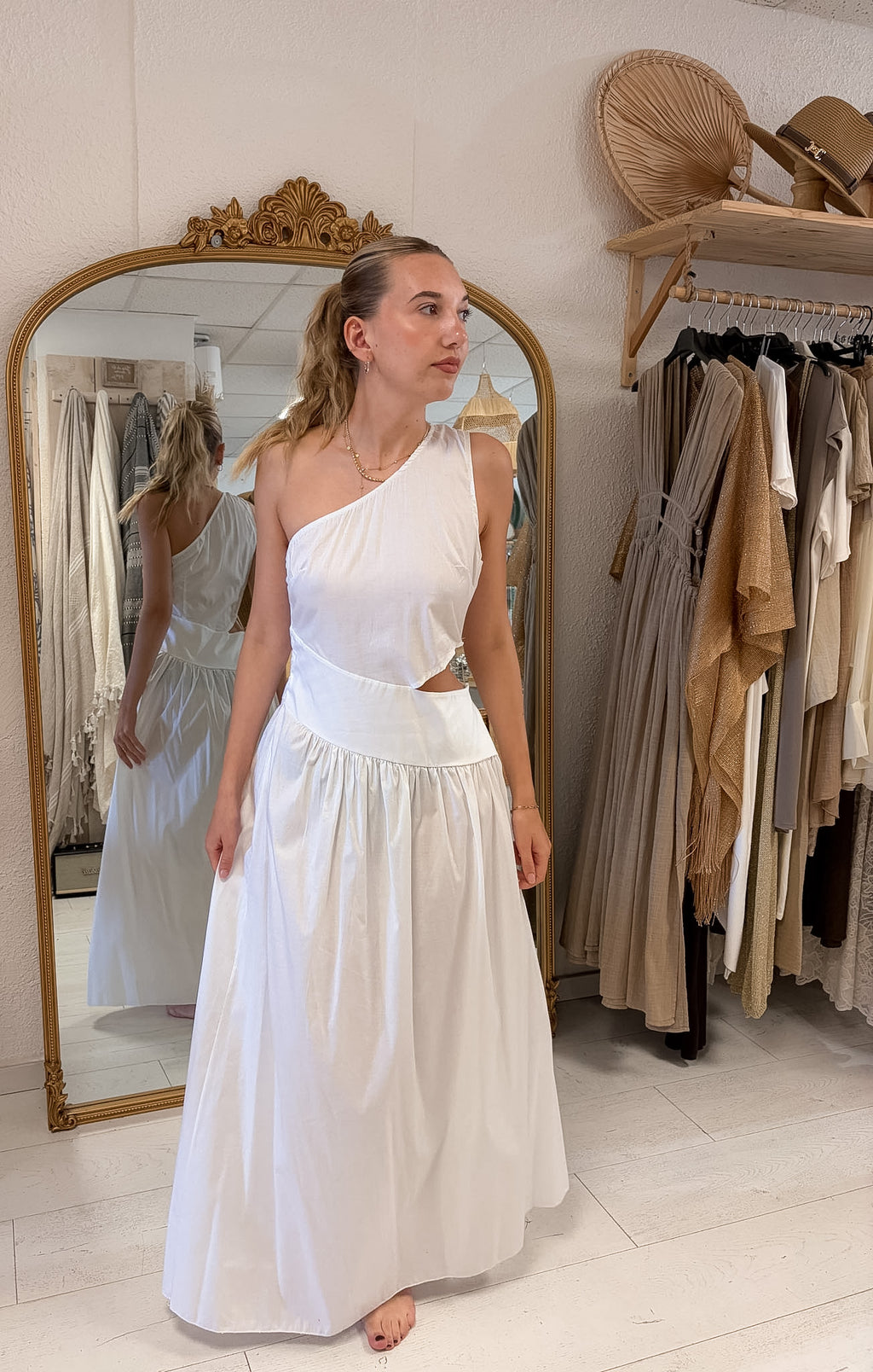 Robe asymétrique blanche
