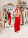 Robe longue dos nu rouge– Élégance audacieuse