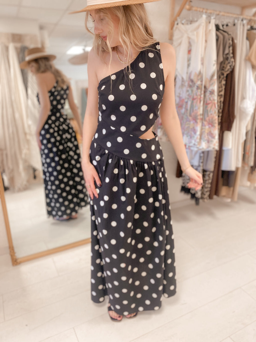 Robe Asymétrique noire à pois blancs